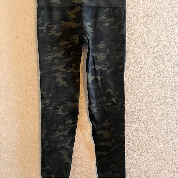 SPANX Look At Me Now Green Camo Cropped Skinny Seamless Leggings Size XL - Picture 4 of 10